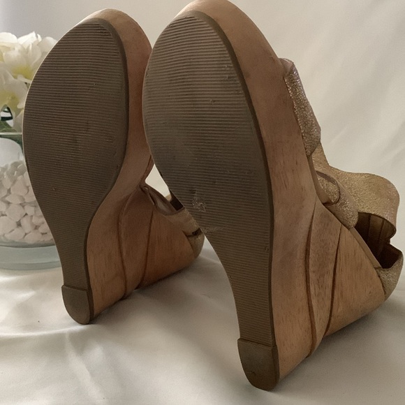 DIANE VON FURSTENBERG Opal Wedge Sandals - Picture 10 of 14